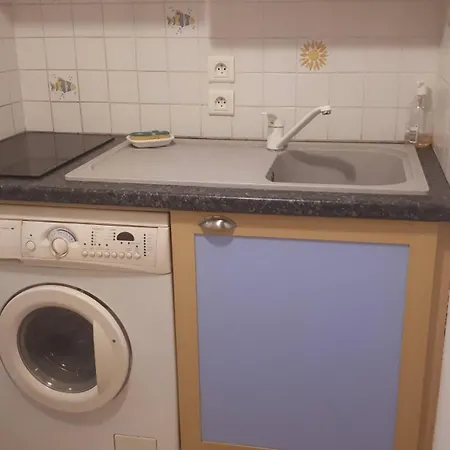 Joli Meuble + Parking En Sous Sol Apartment